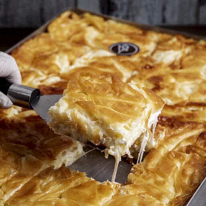 bir tepsi su böreği